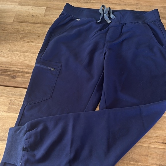 FIGS ⭐️scrub pants - Picture 4 of 11